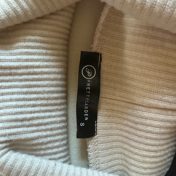 Pretty Garden Ribbed Turtleneck - Small (oversized) - Picture 4 of 4